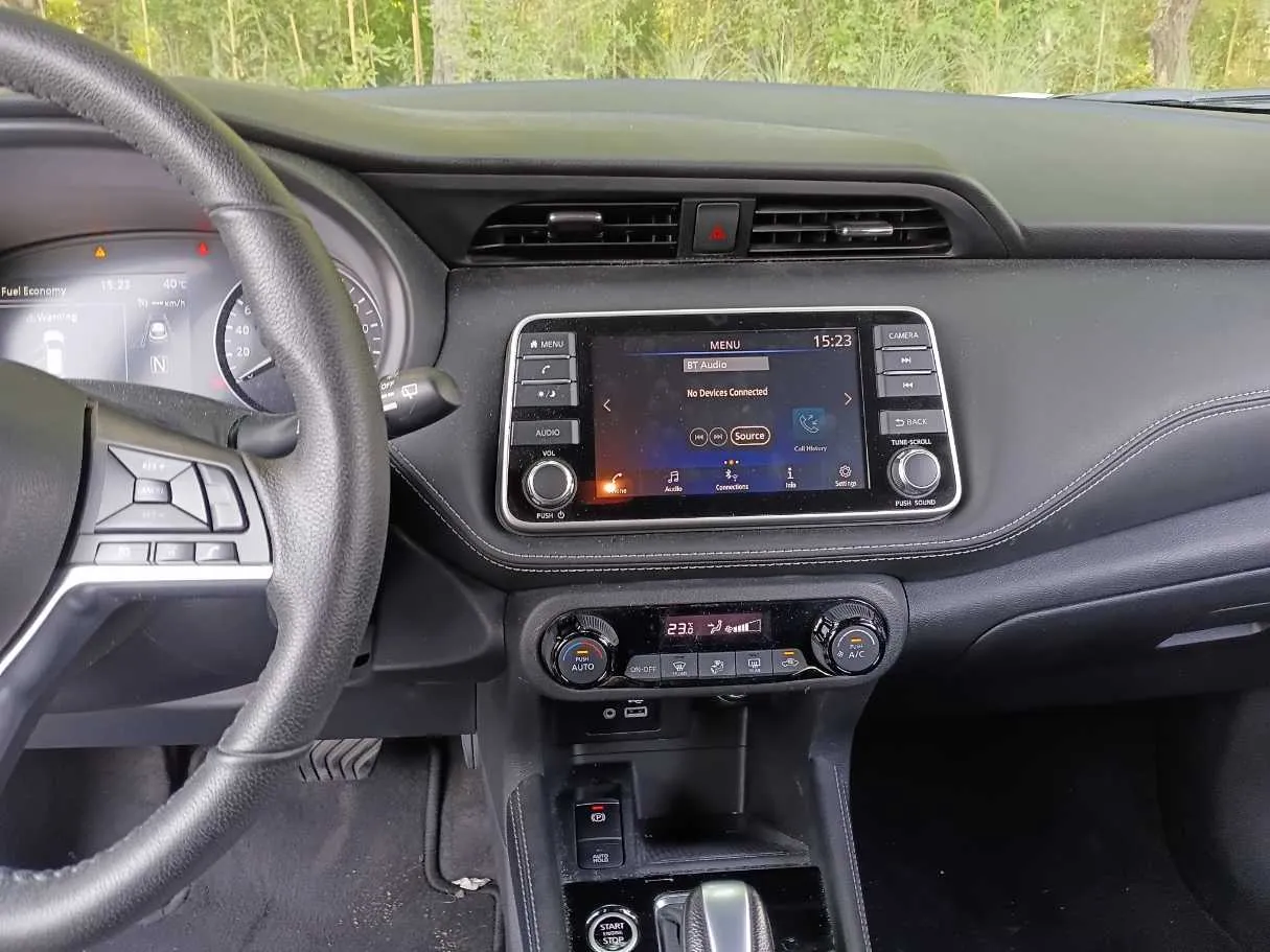 Car image 16