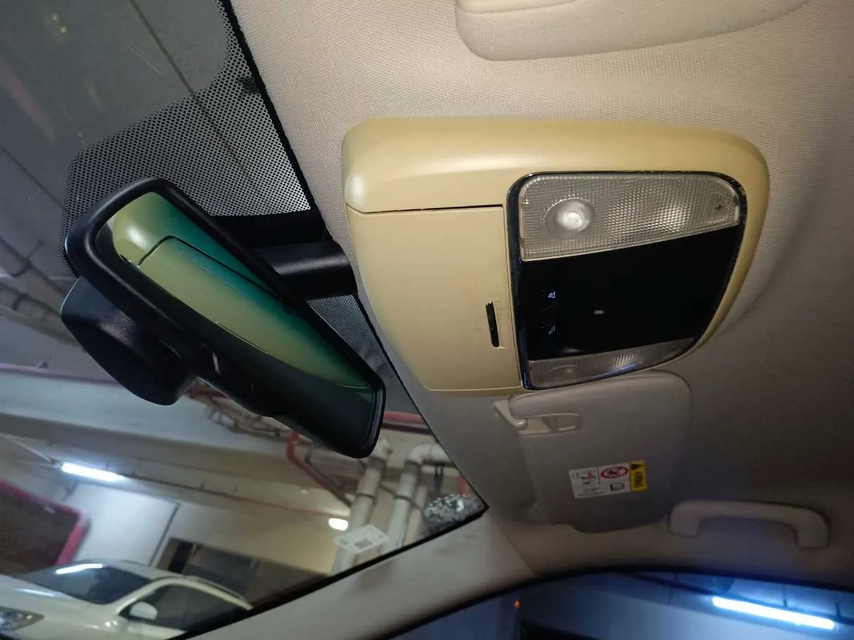 Car image 27