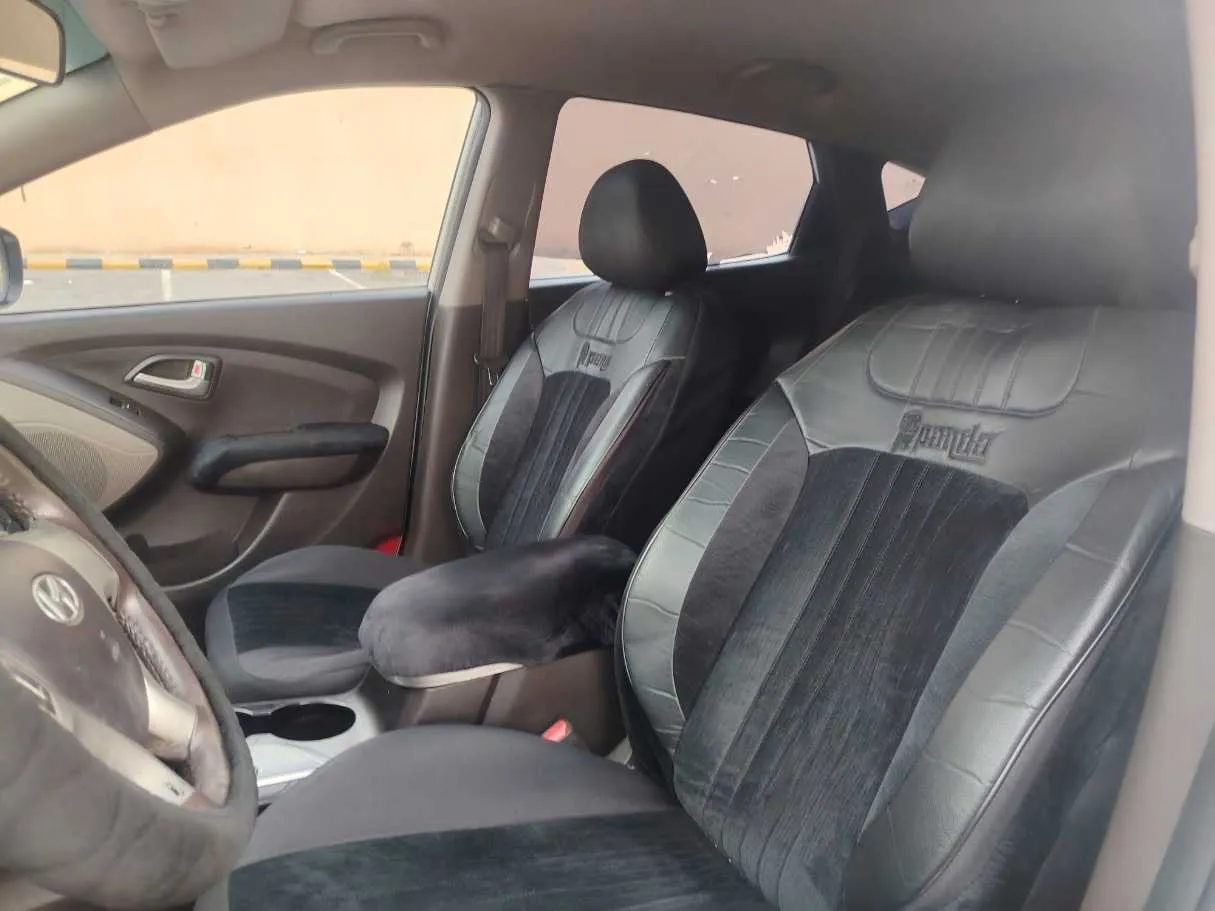 Car image 13