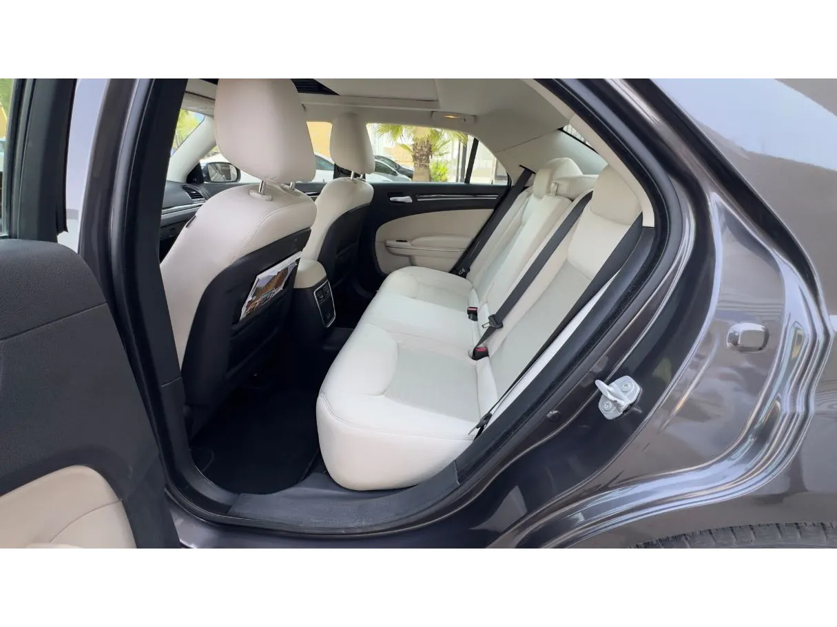 Car image 12