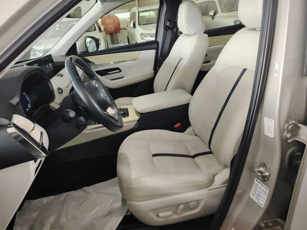 Car image 16