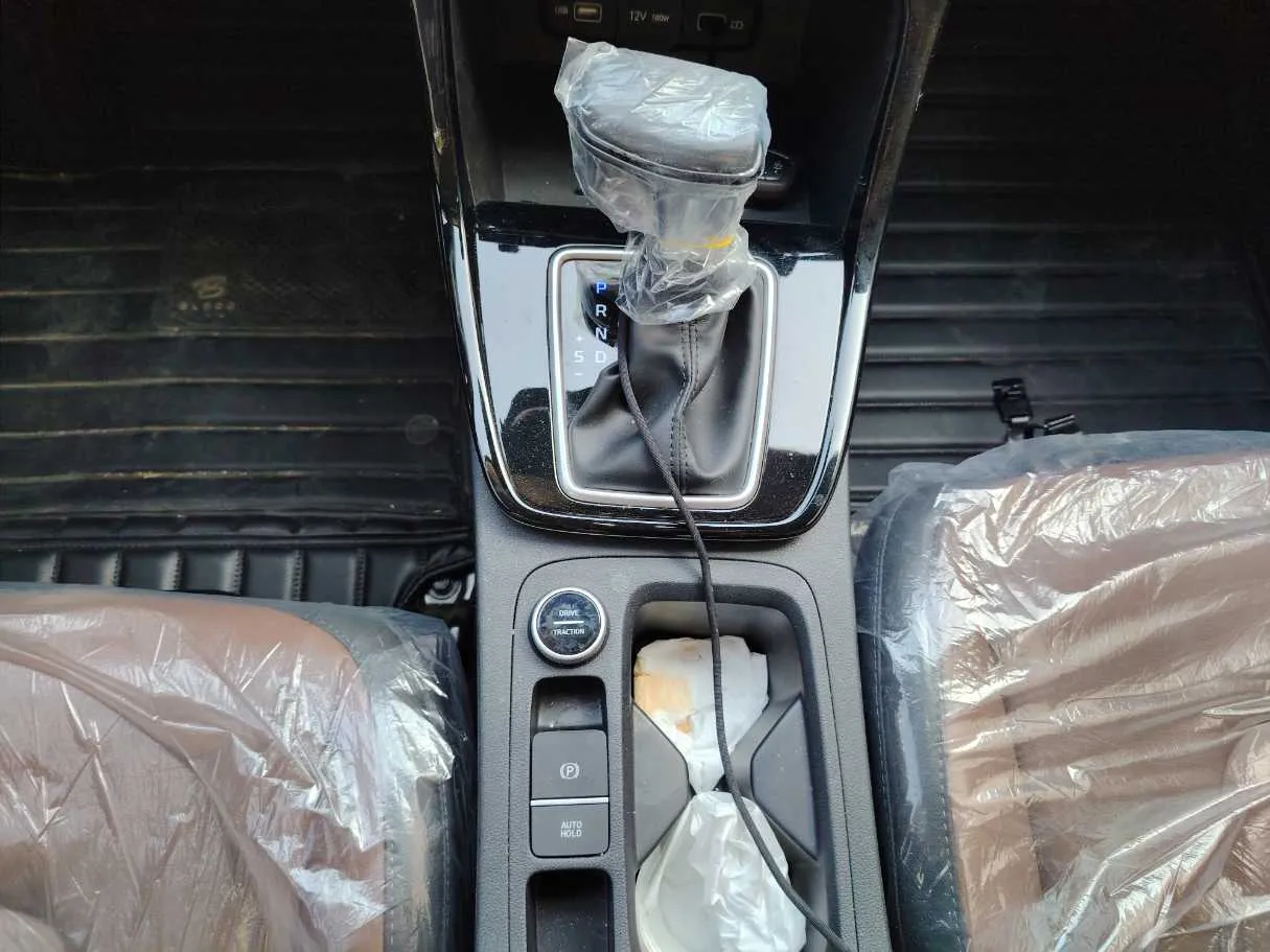 Car image 14