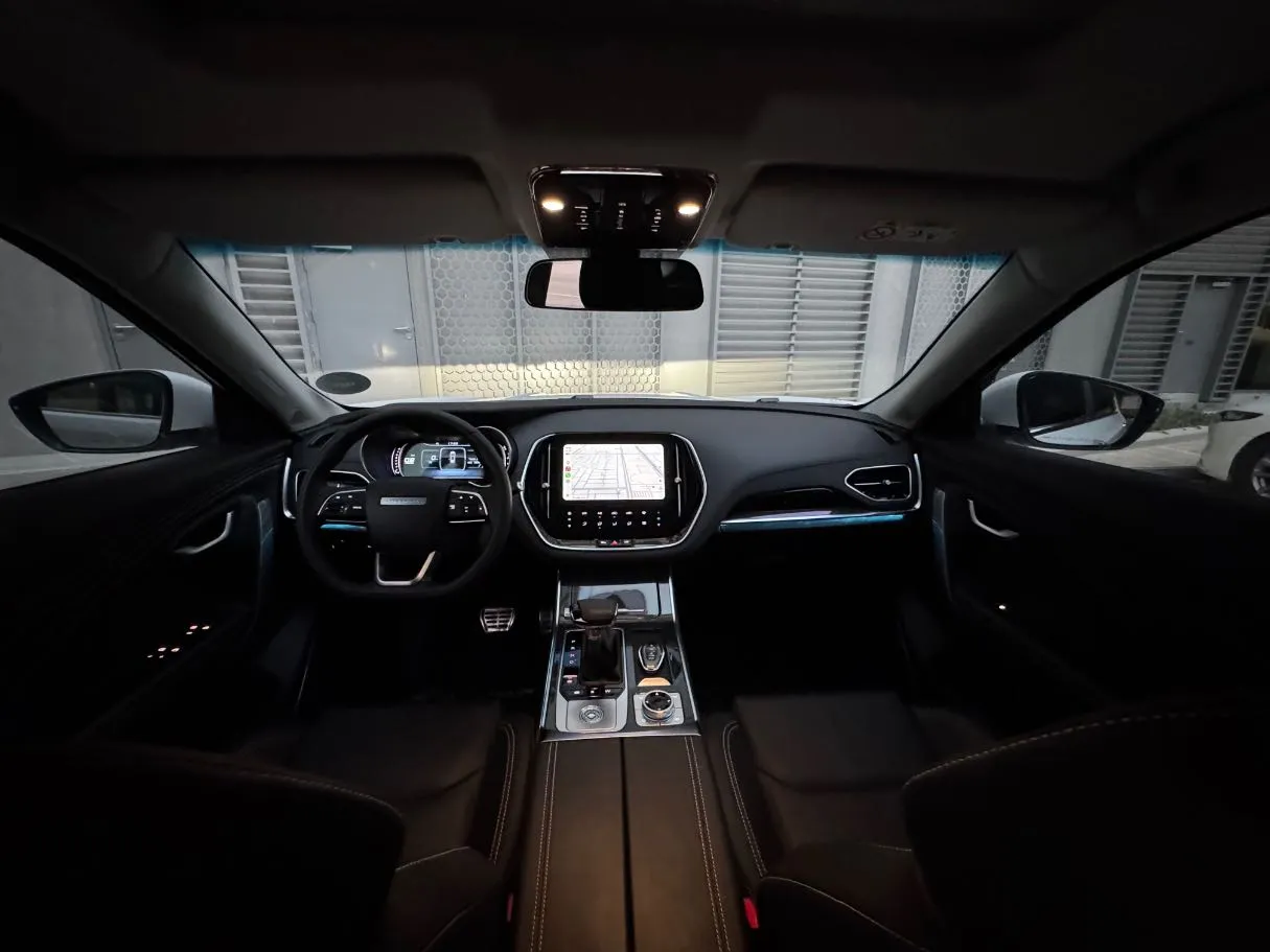Car image 16
