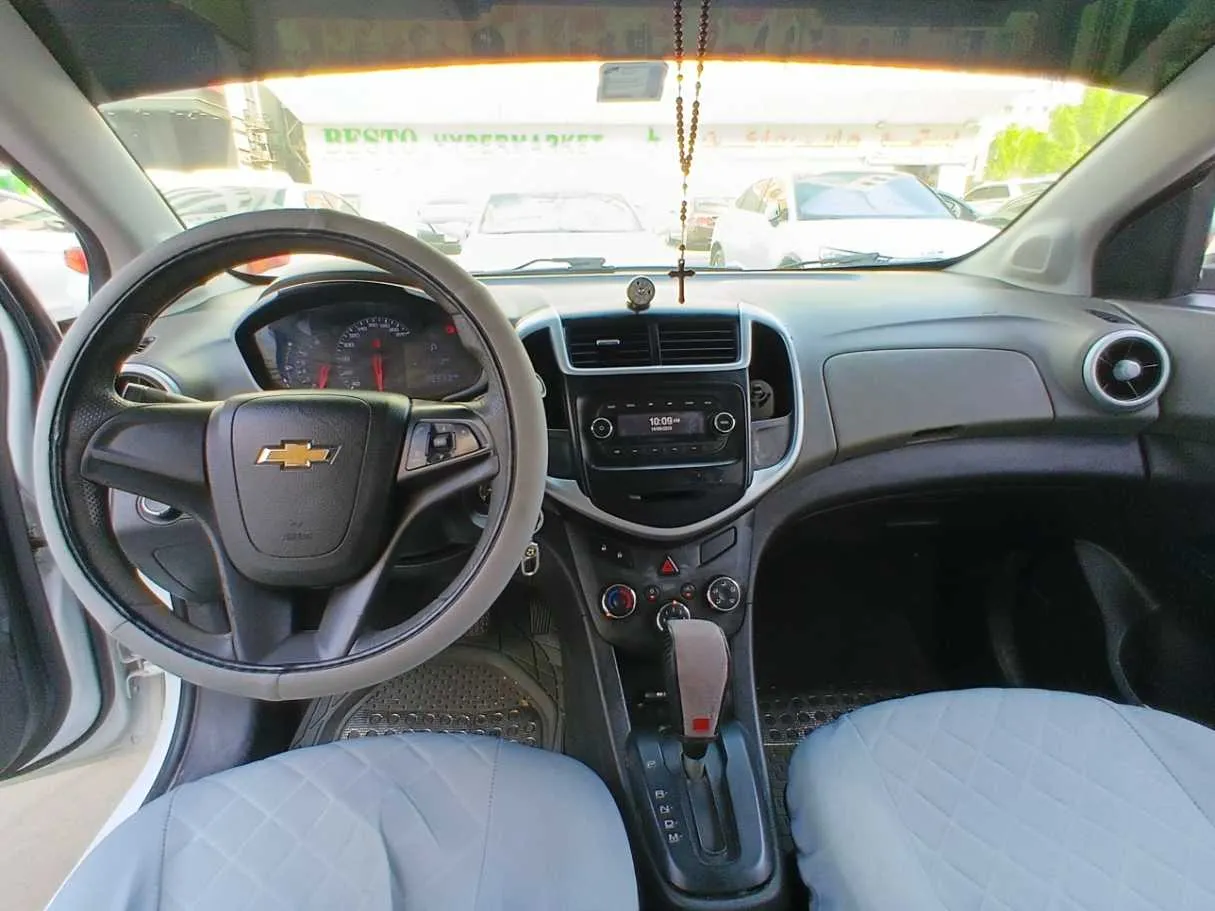 Car image 14