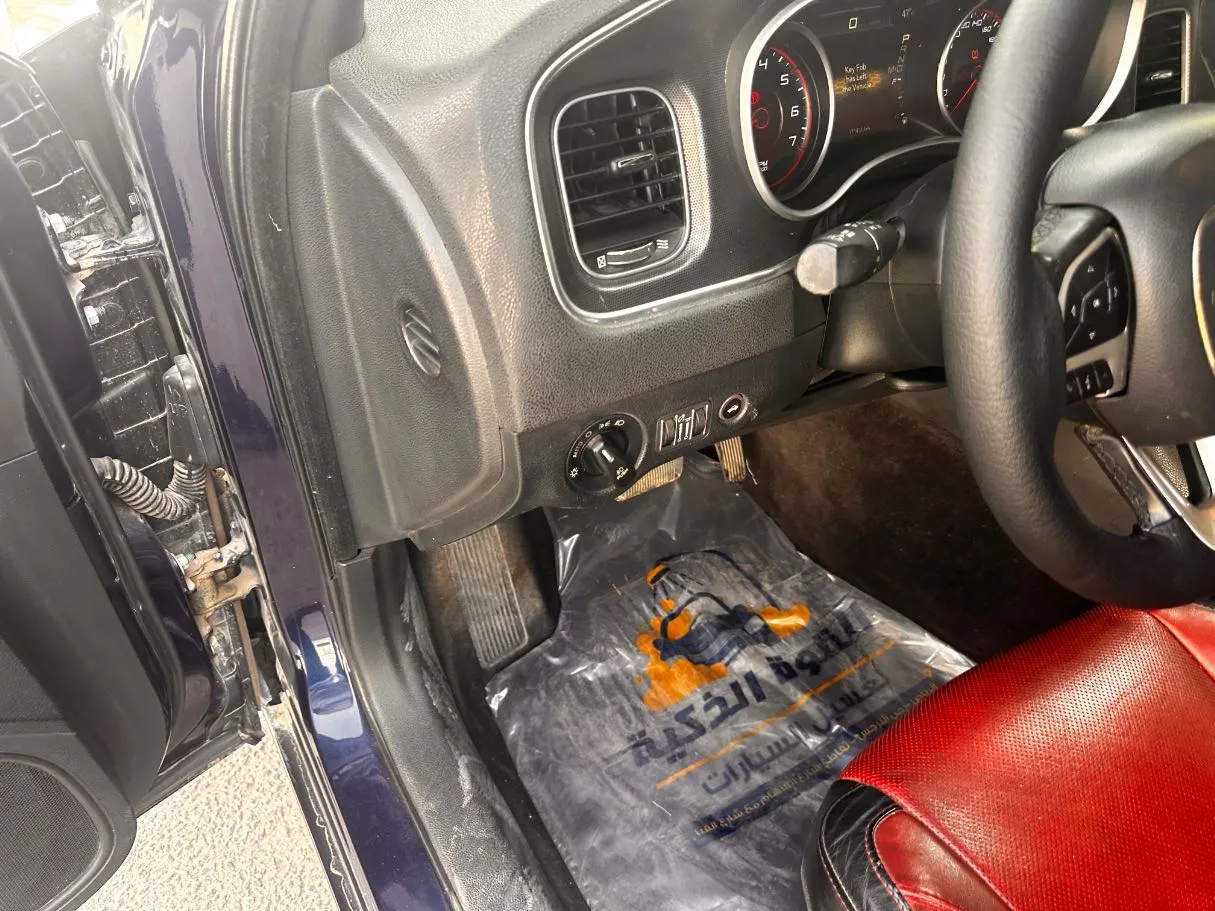 Car image 25