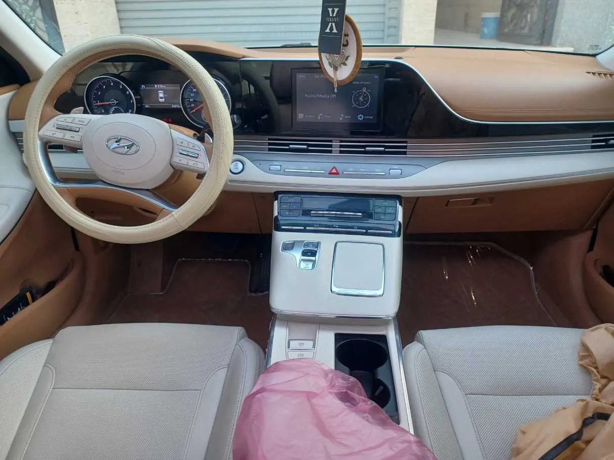 Car image 17