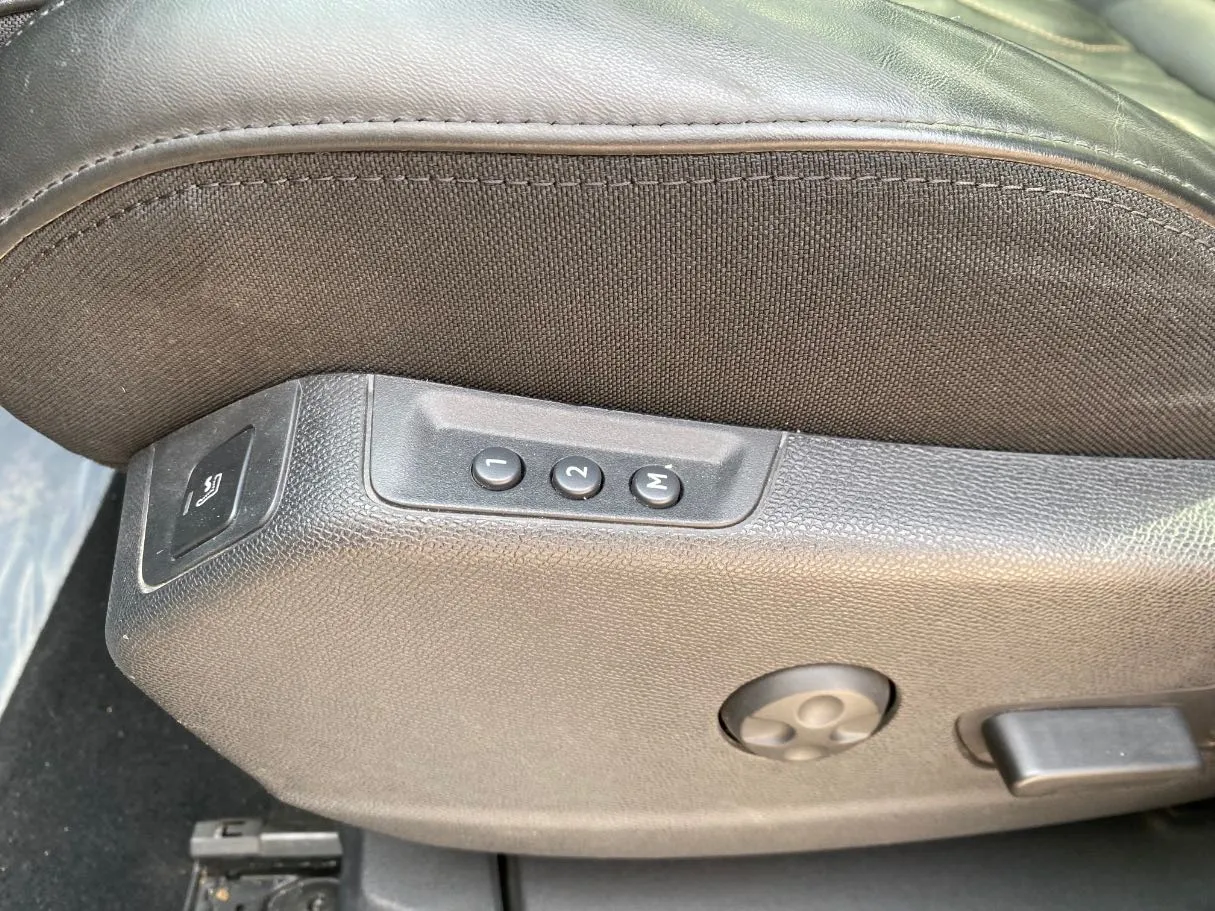 Car image 32