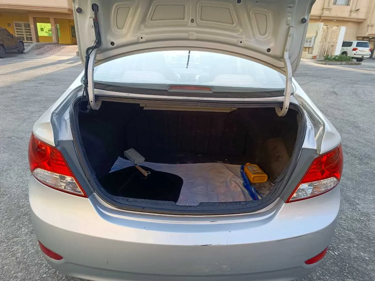 Car image 25