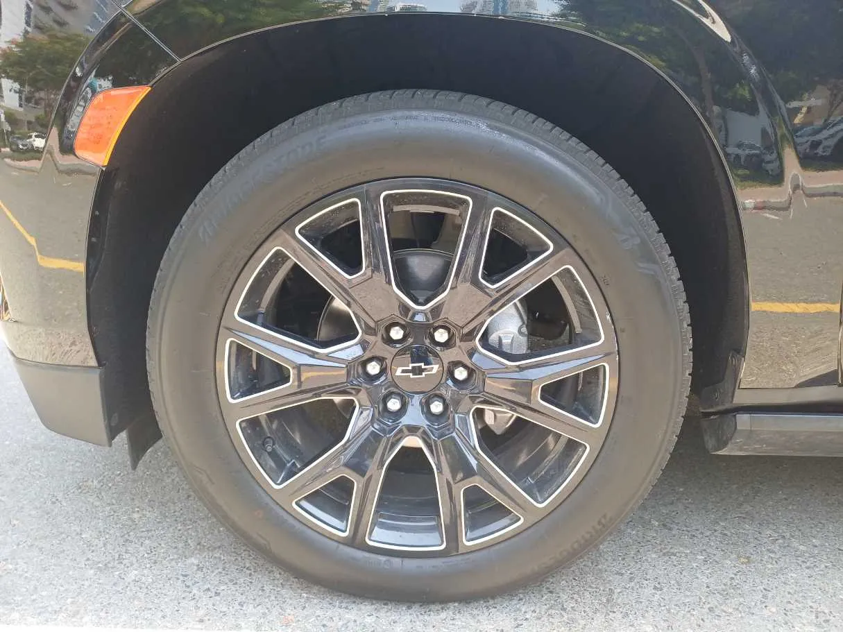 Car image 9