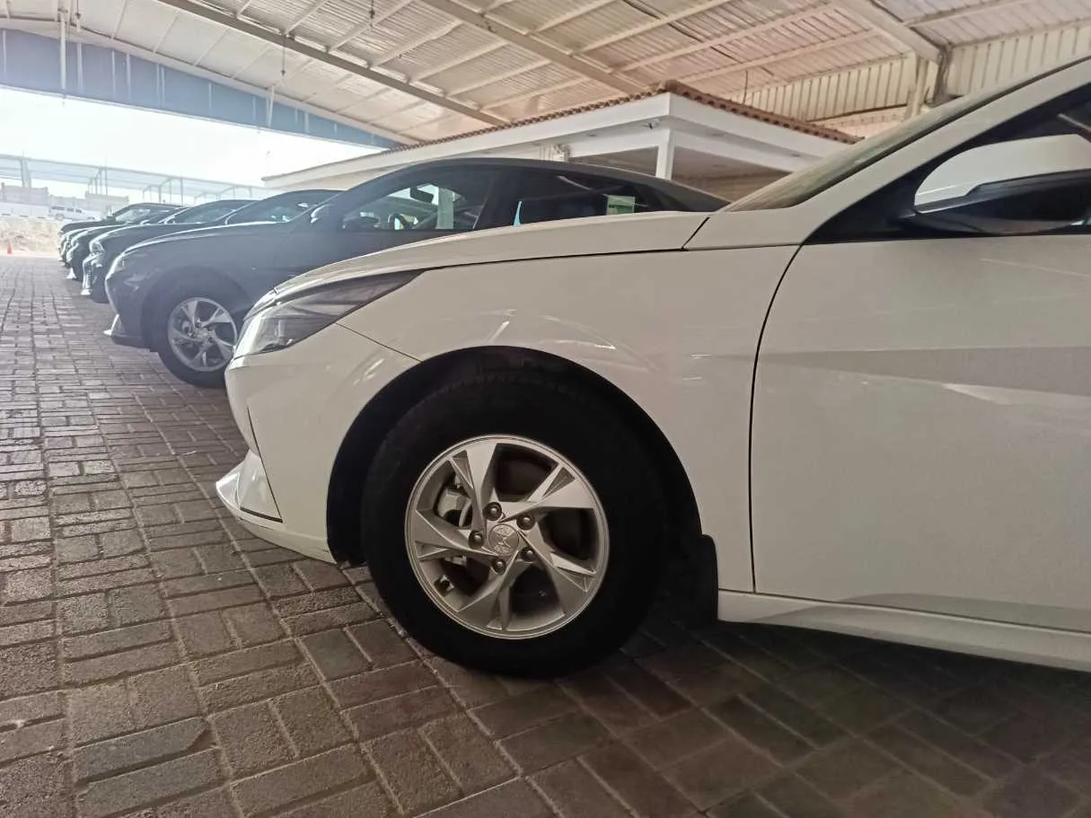 Car image 8