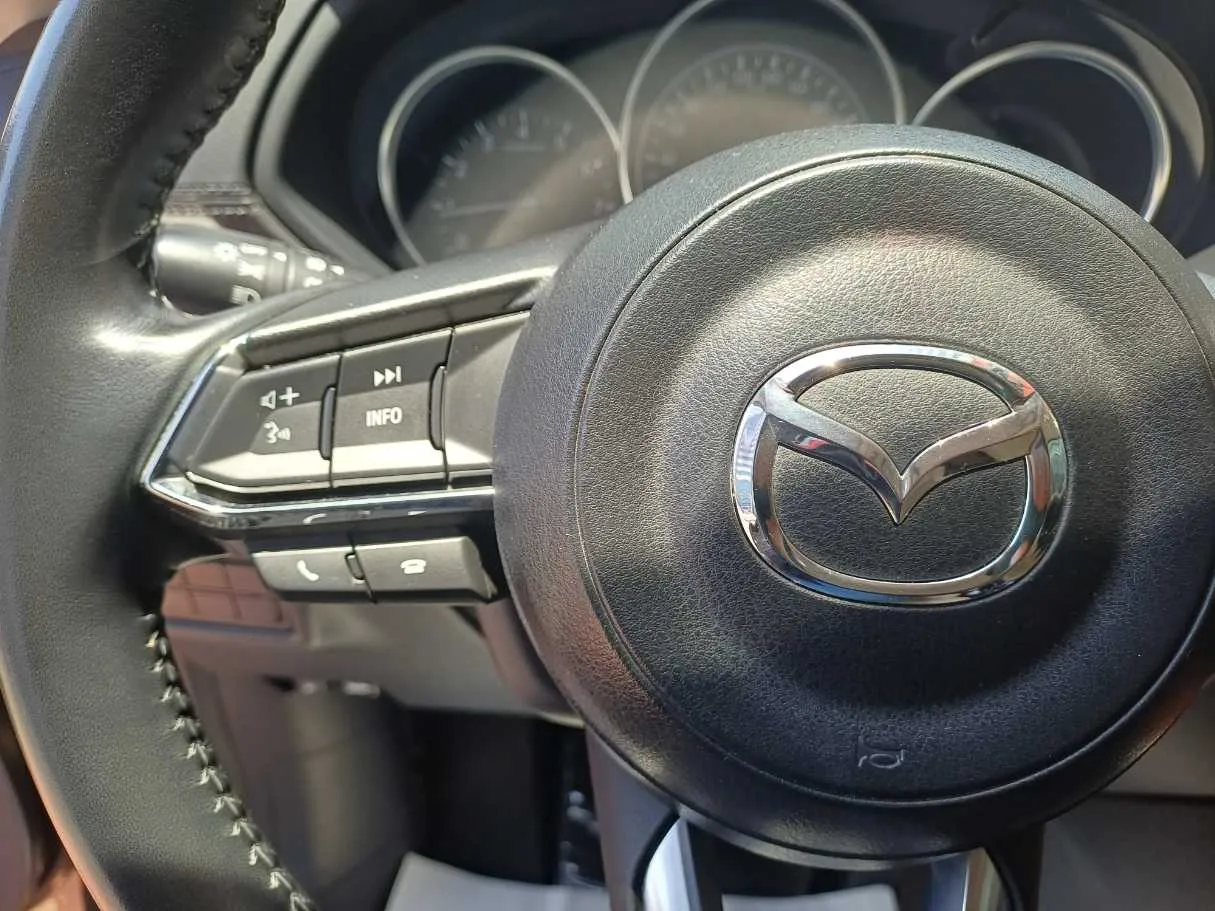 Car image 19