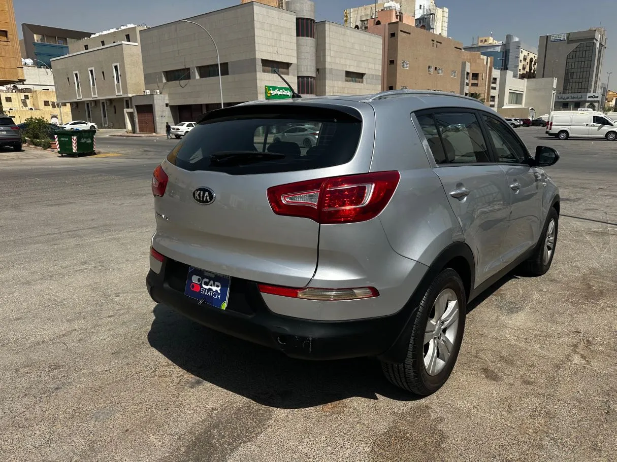 Car image 5