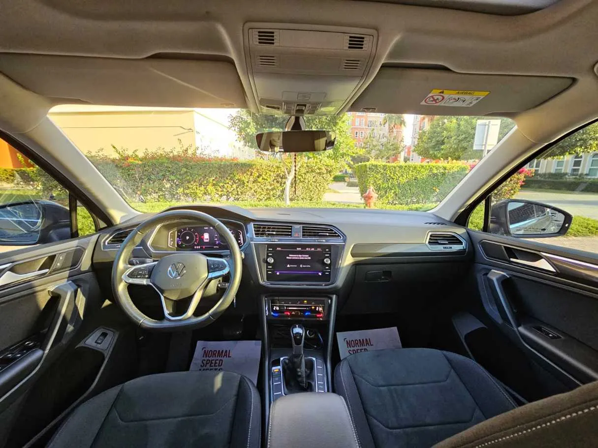 Car image 32