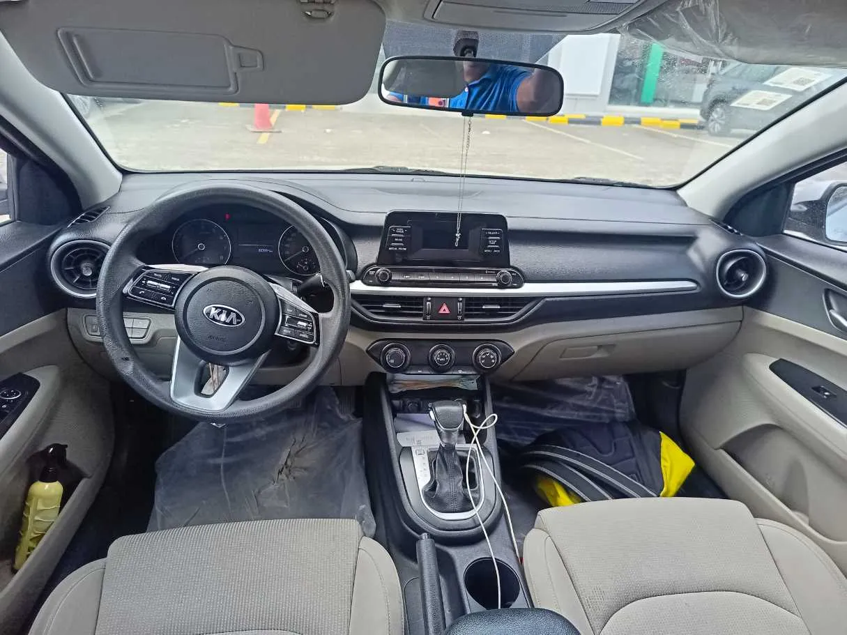 Car image 18