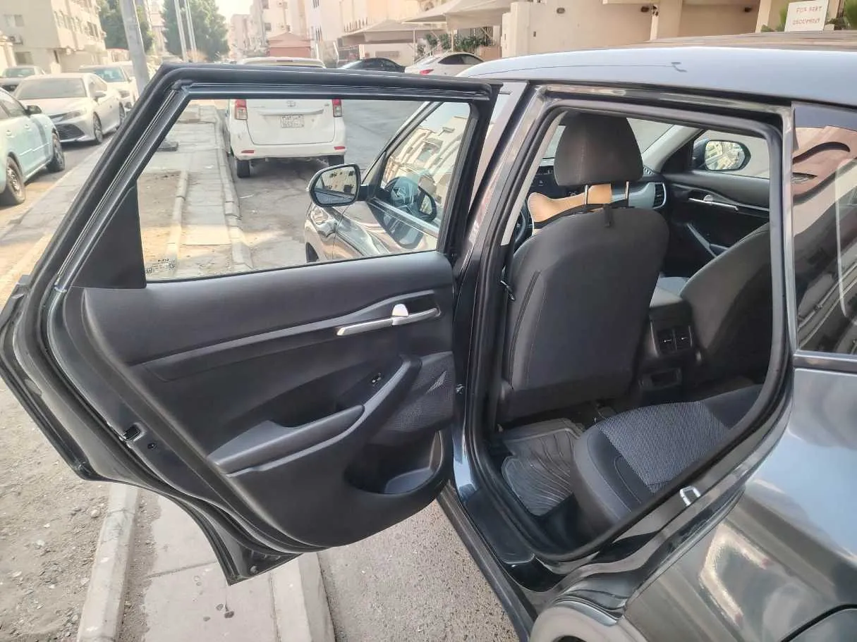 Car image 16