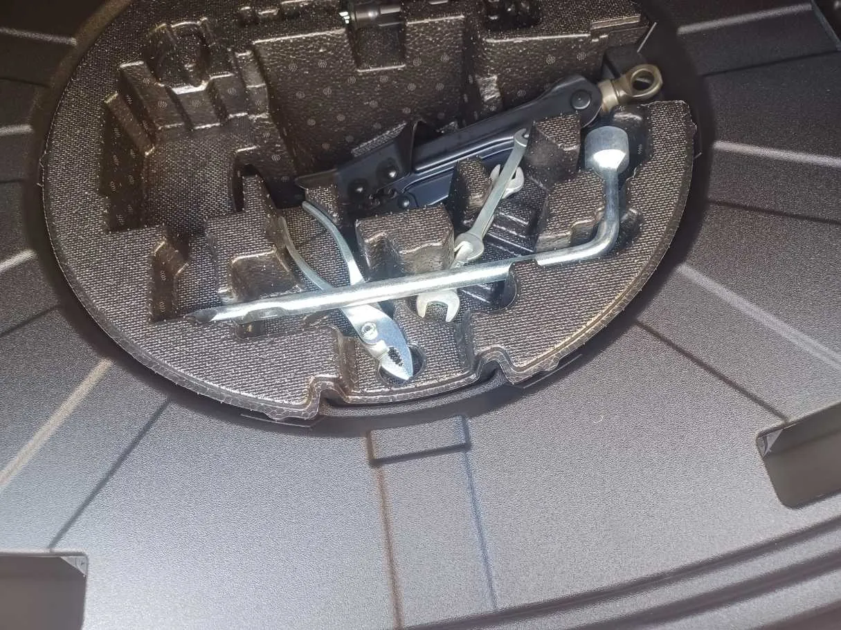 Car image 20
