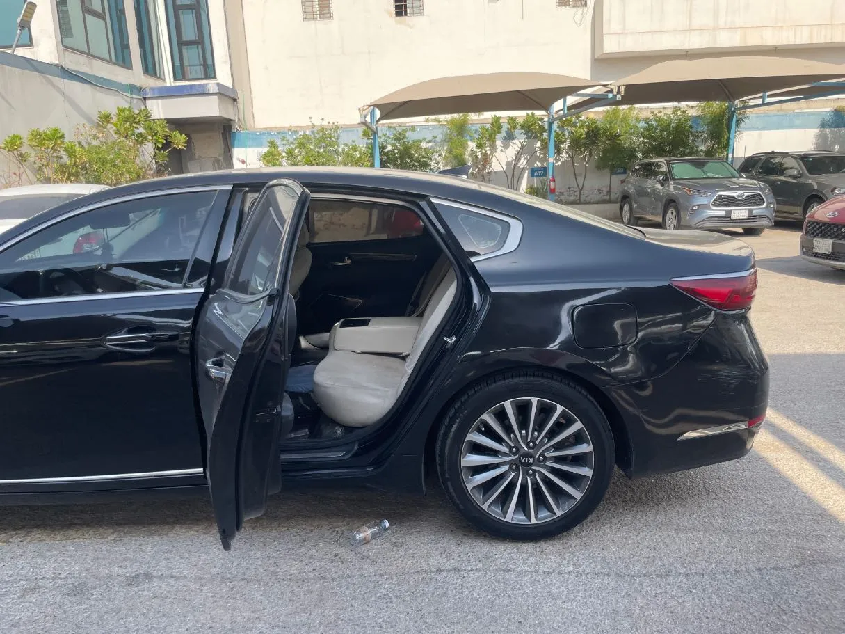 Car image 16