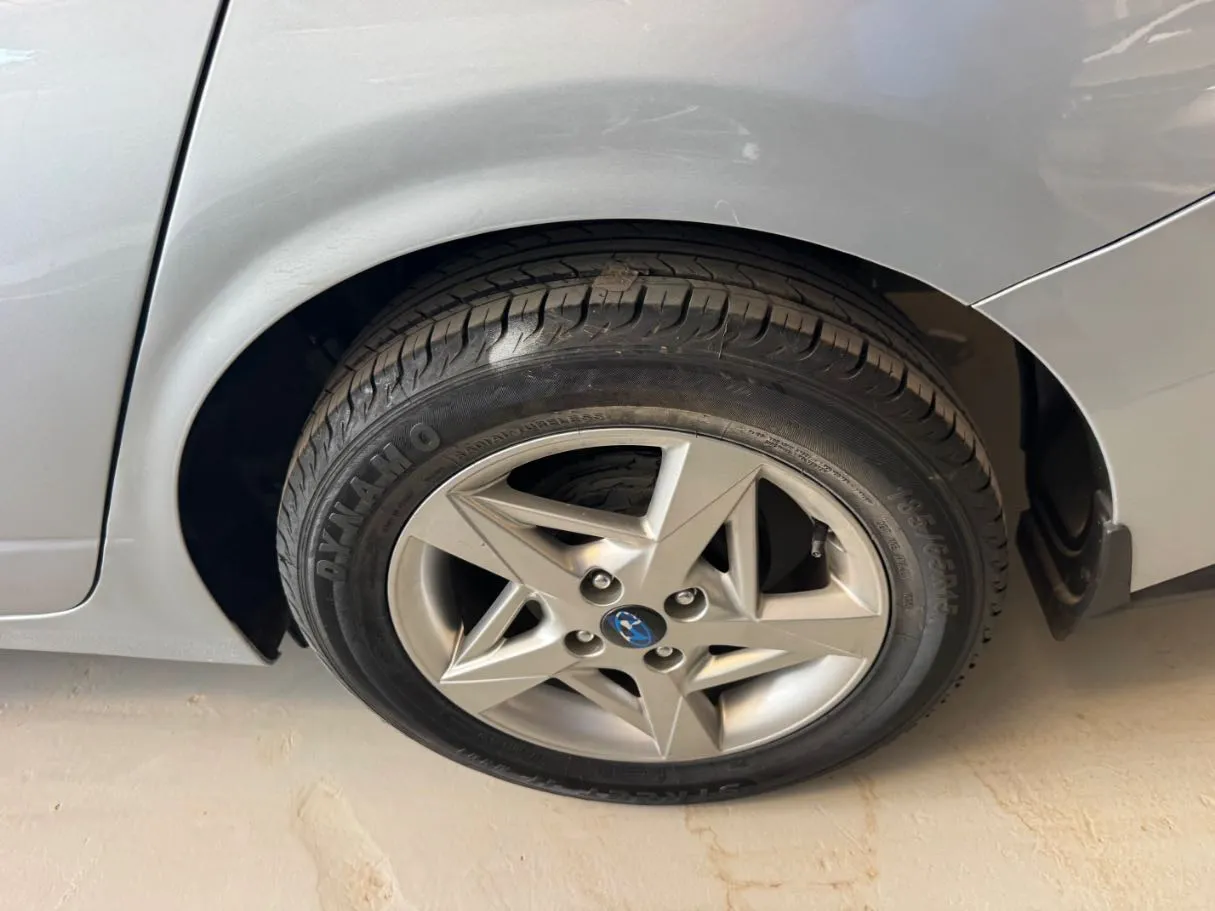 Car image 7
