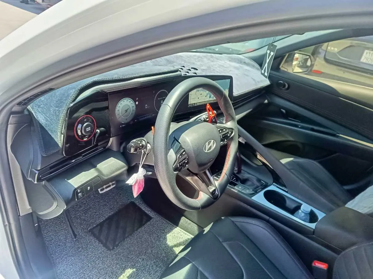 Car image 14