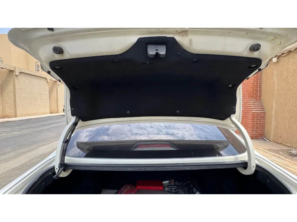 Car image 23
