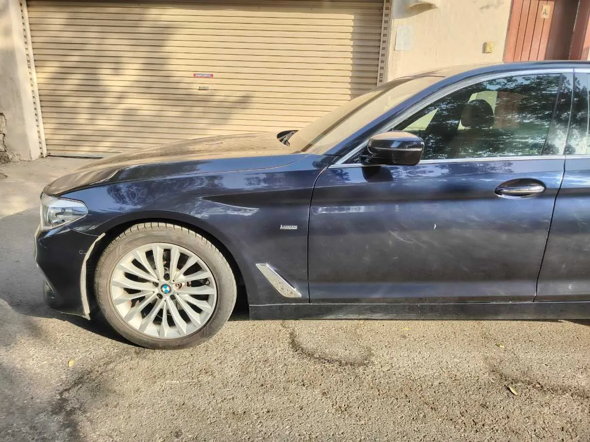 Car image 9