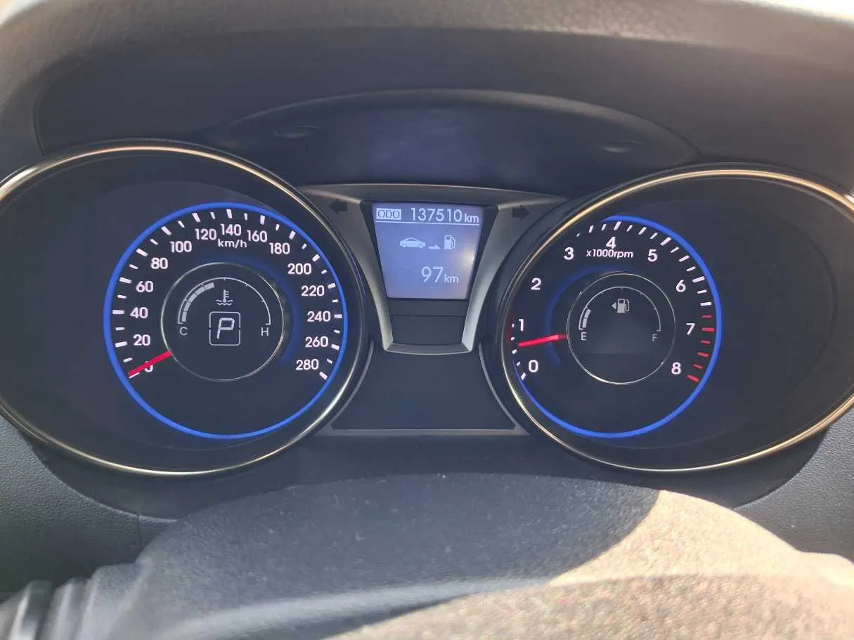 Car image 19