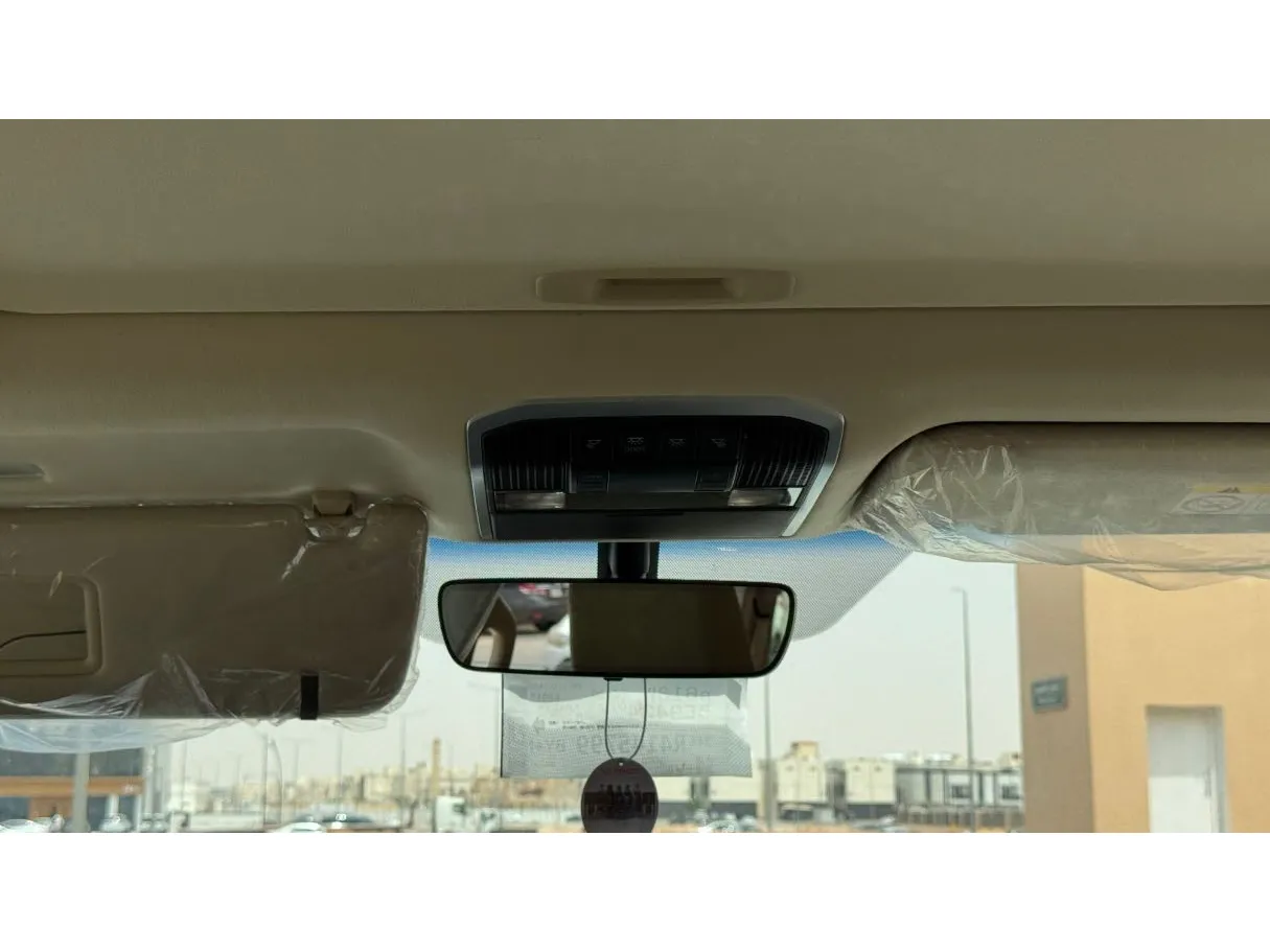 Car image 25