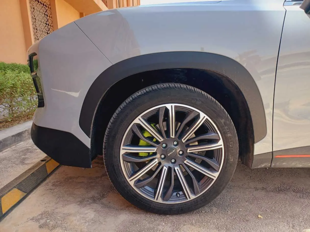 Car image 9