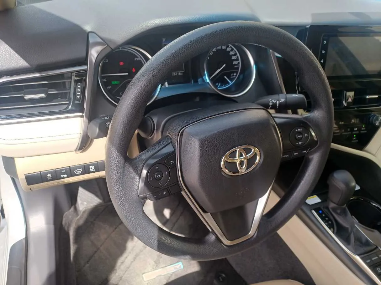 Car image 19