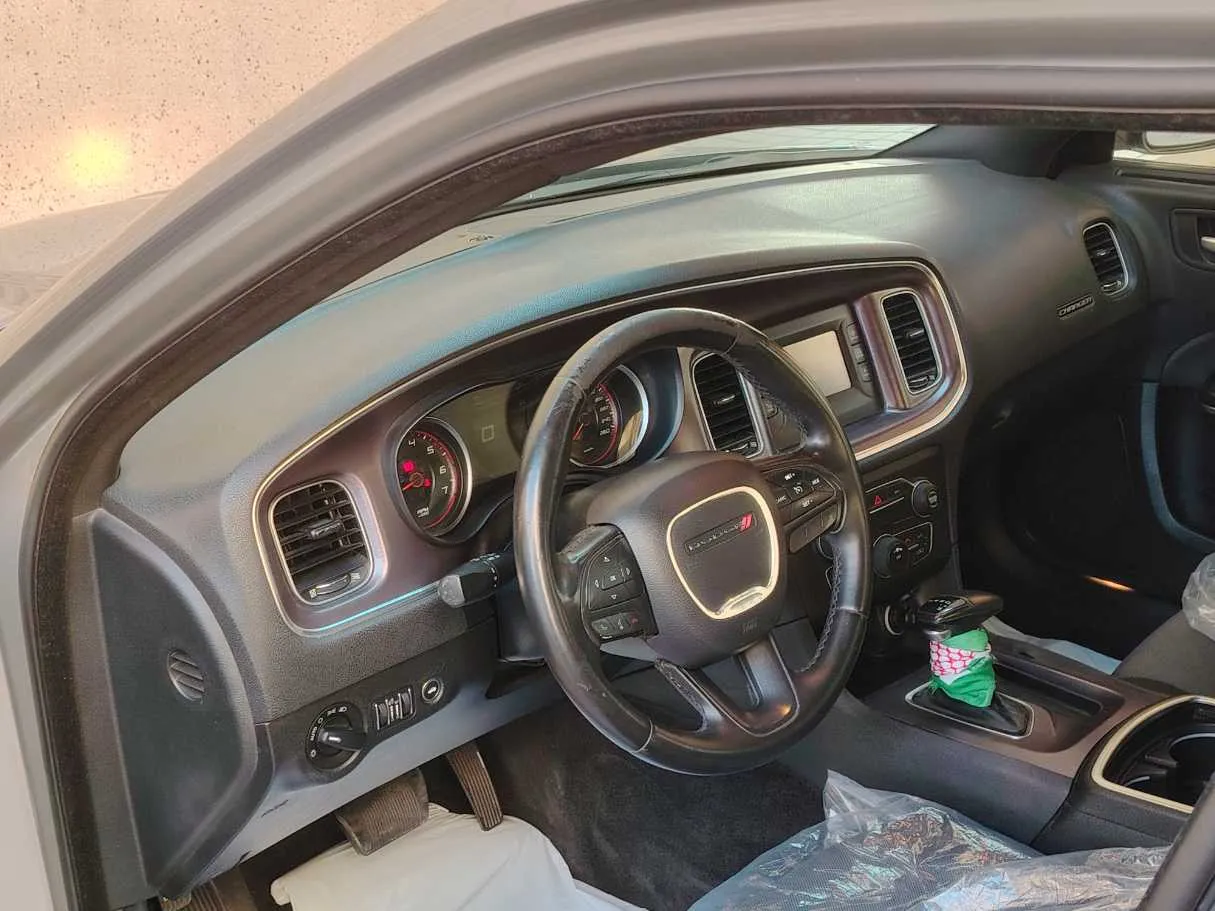 Car image 13