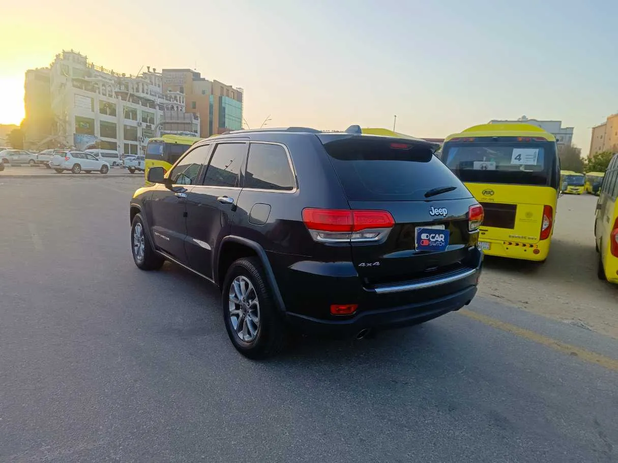 Car image 7