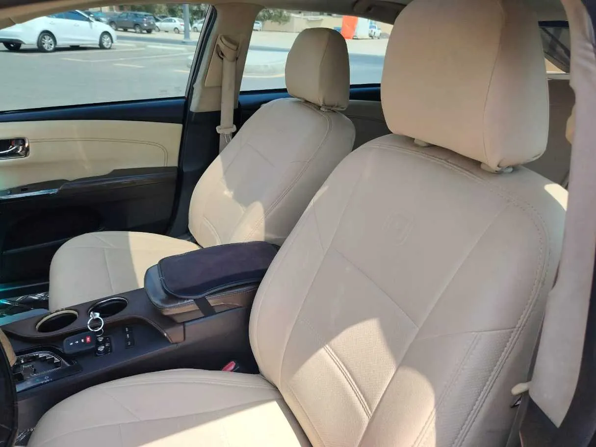 Car image 18