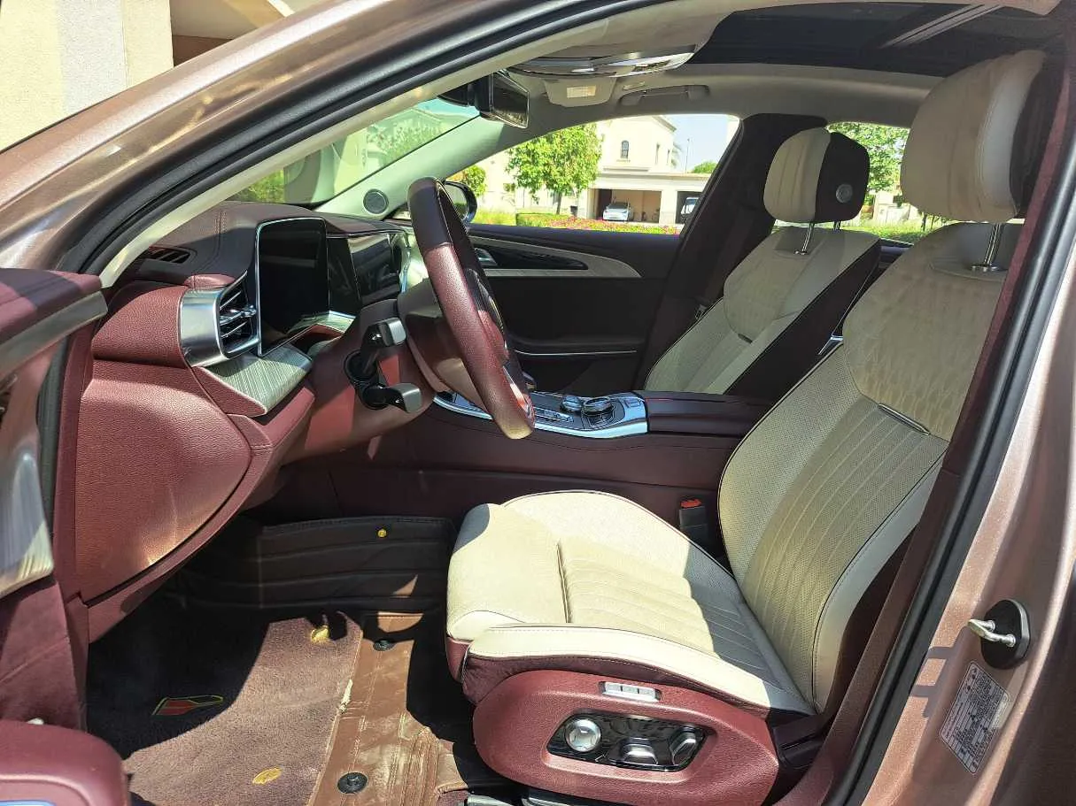 Car image 12
