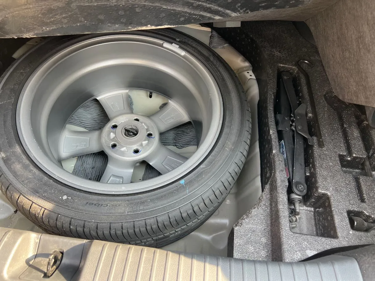 Car image 28