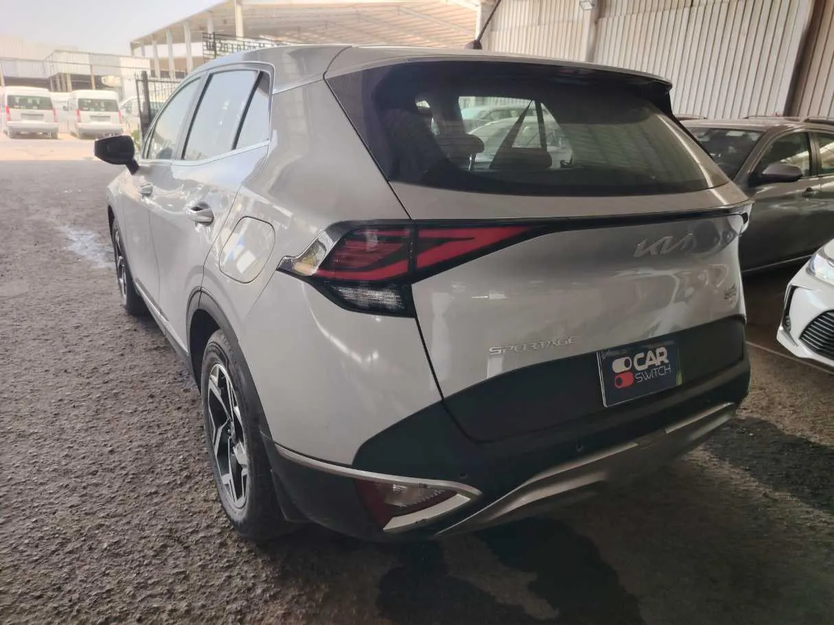 Car image 7