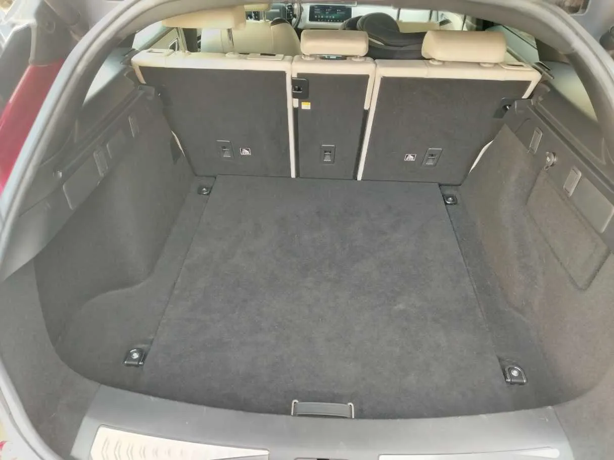 Car image 32