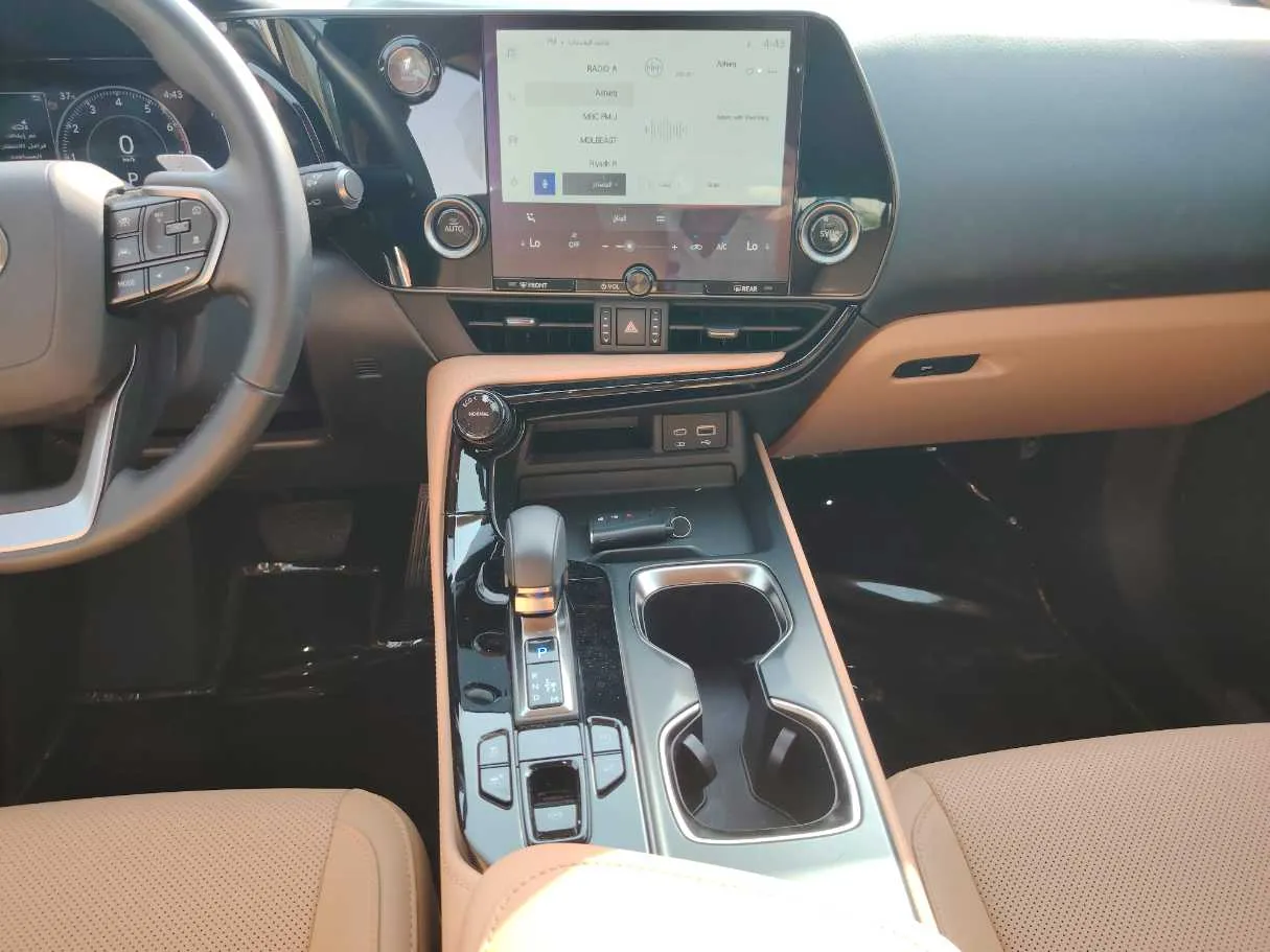 Car image 18