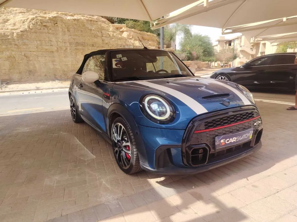 Car image 3