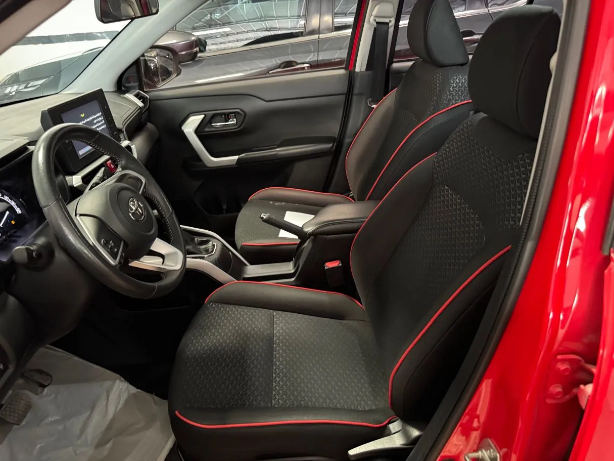 Car image 7