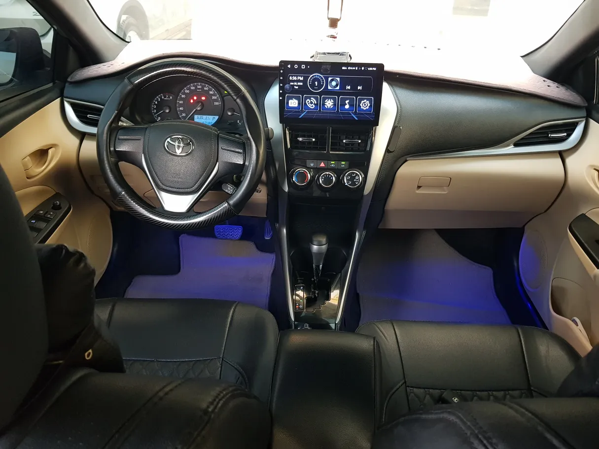 Car image 12