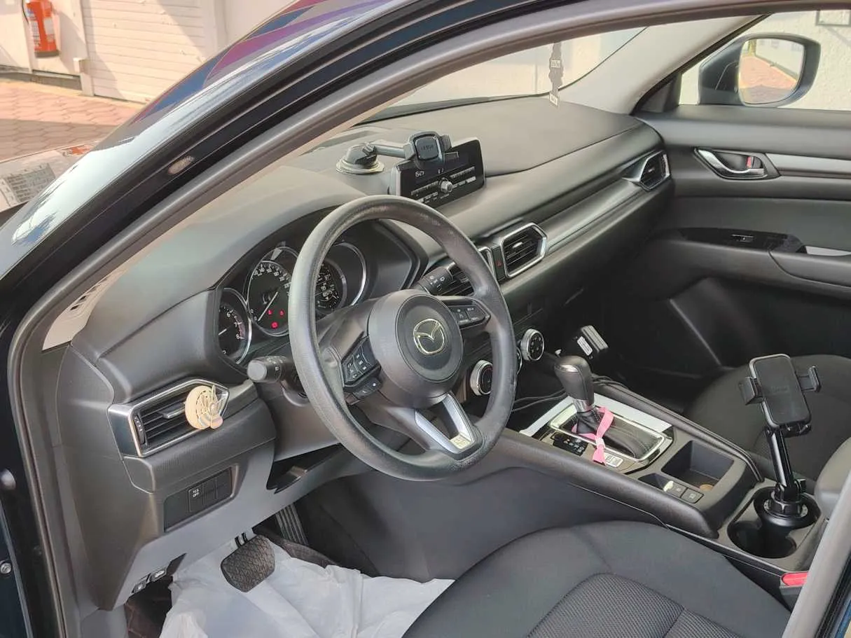 Car image 12