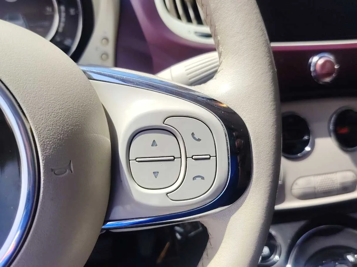 Car image 18