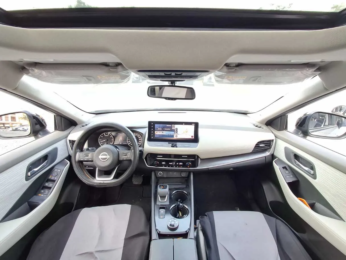 Car image 14