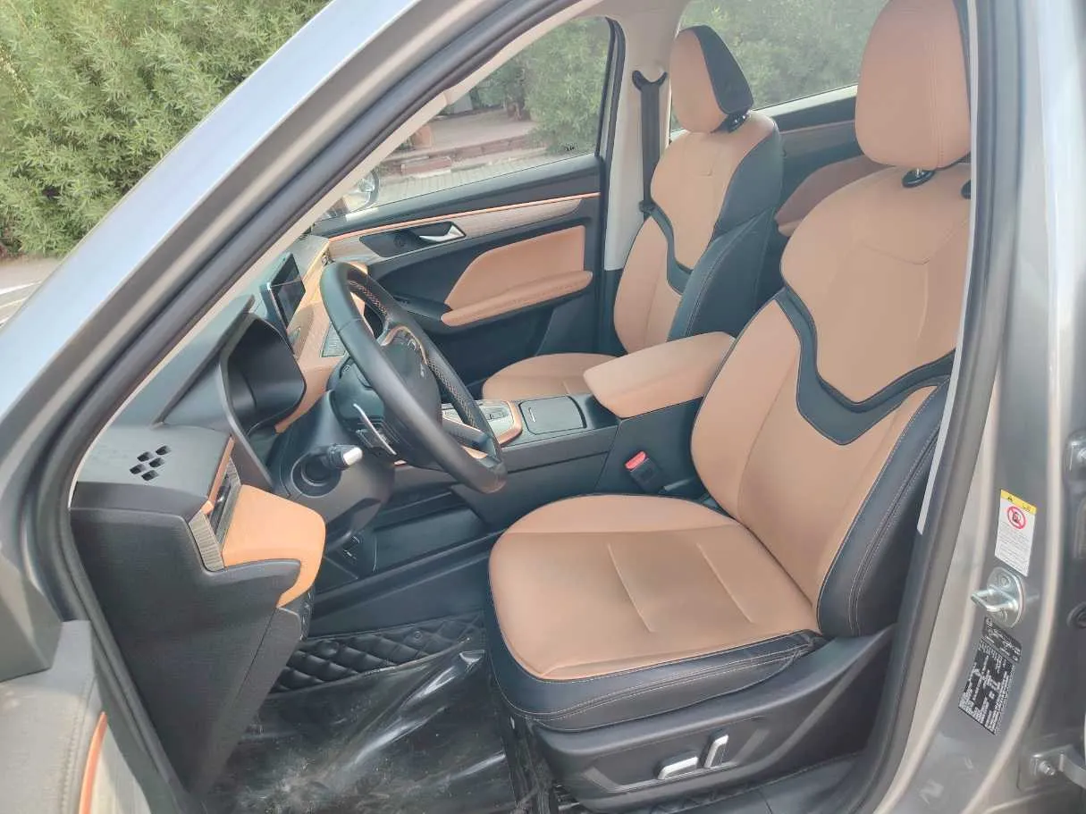 Car image 11
