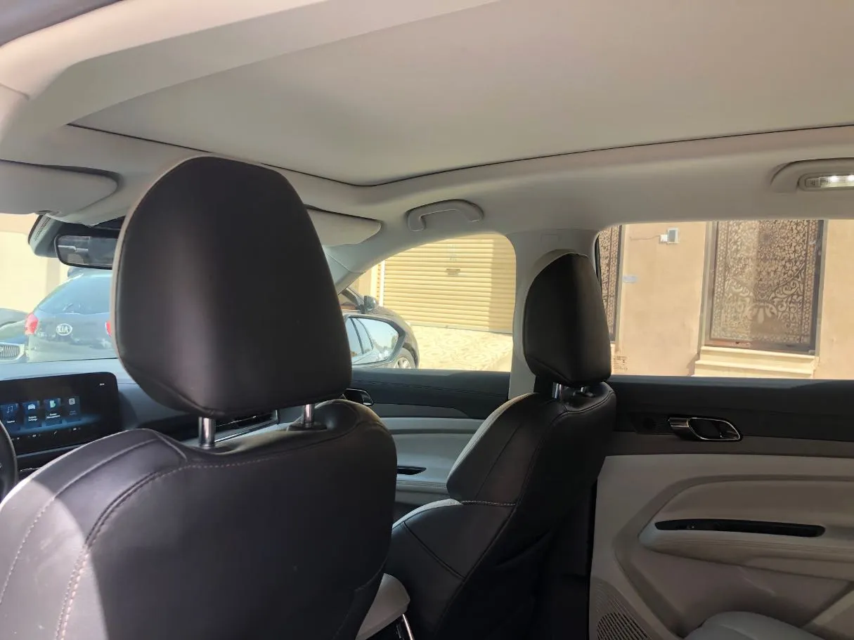 Car image 15