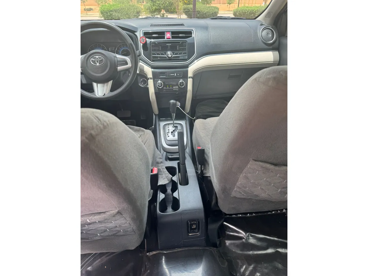 Car image 17