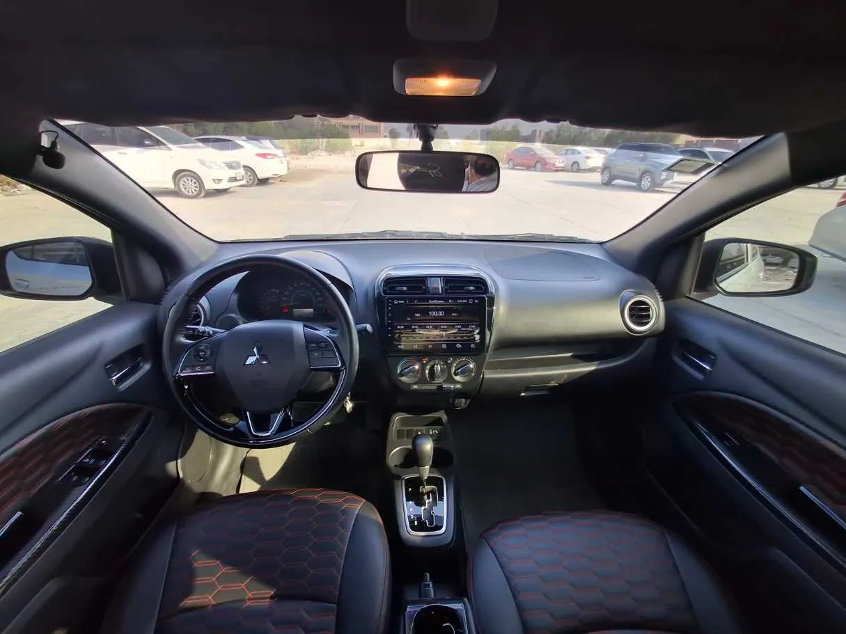 Car image 14