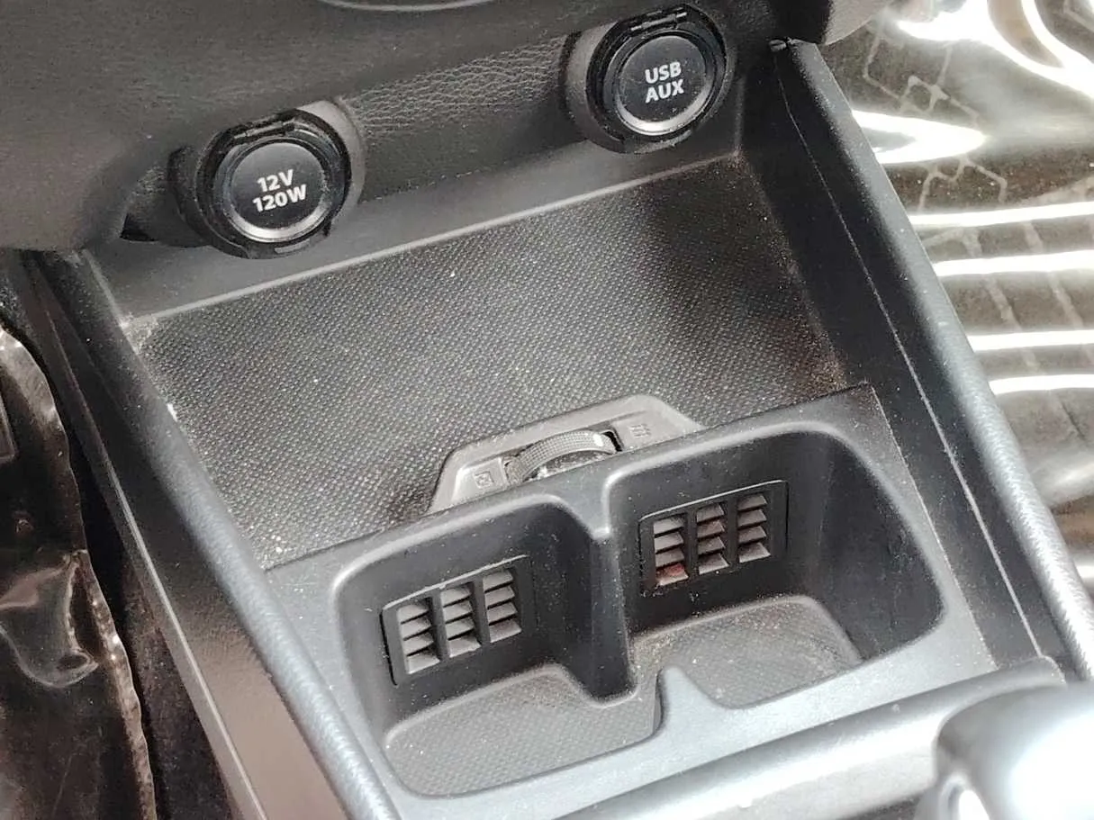 Car image 27