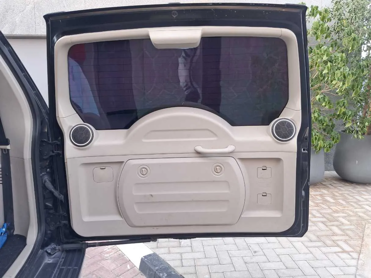 Car image 18