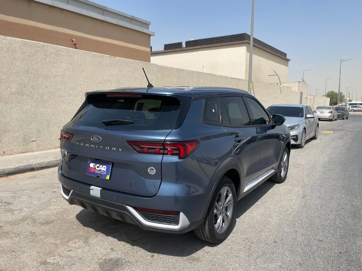Car image 5
